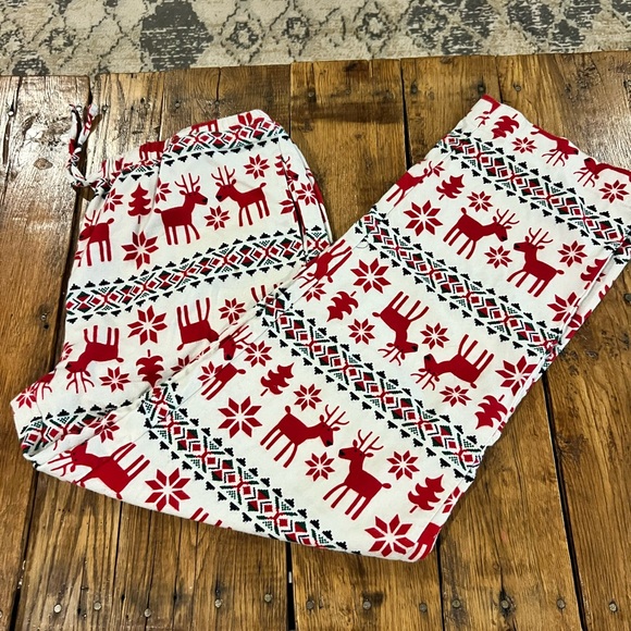 Red and White Mens Pajamas with Reindeer and Snowflake Pattern Dear Dear - Picture 2 of 5